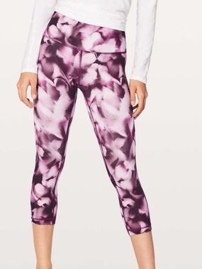 Lululemon Wunder Under Crop HR 21" Blush Alpine White Candy Pink Size 6 NWOT